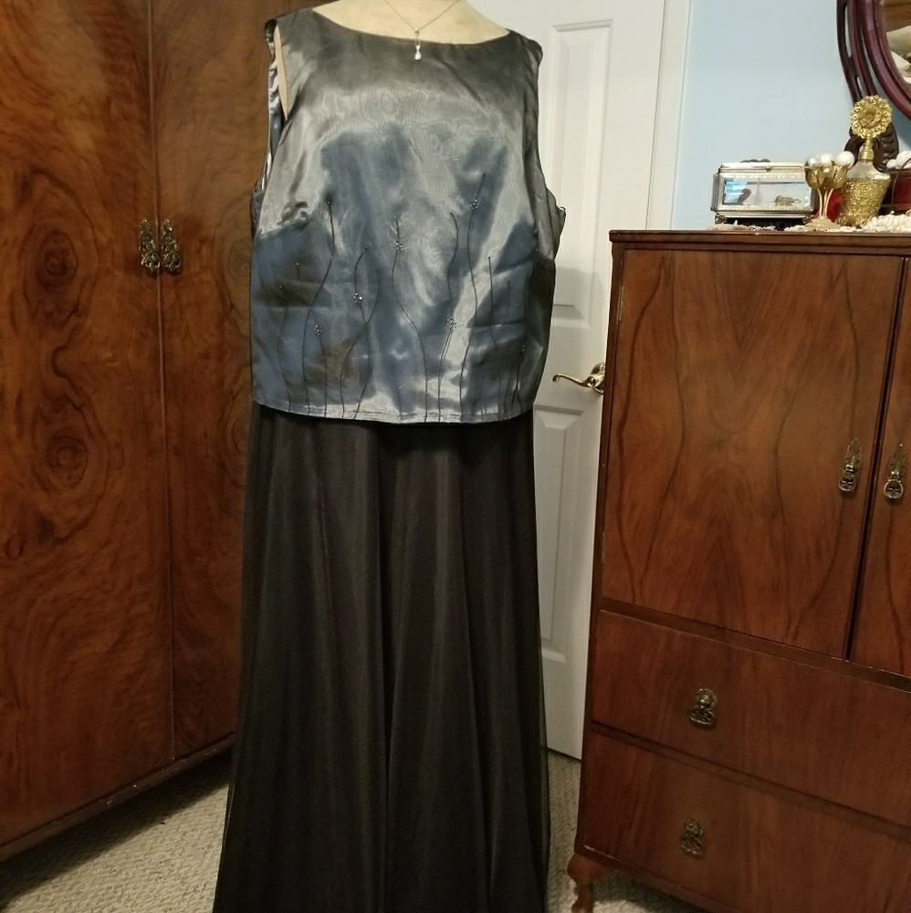 Sleeveless Floor length evening dress